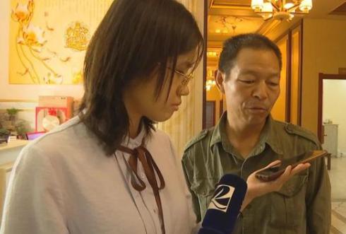 正在被销售人员忽悠的胡先生